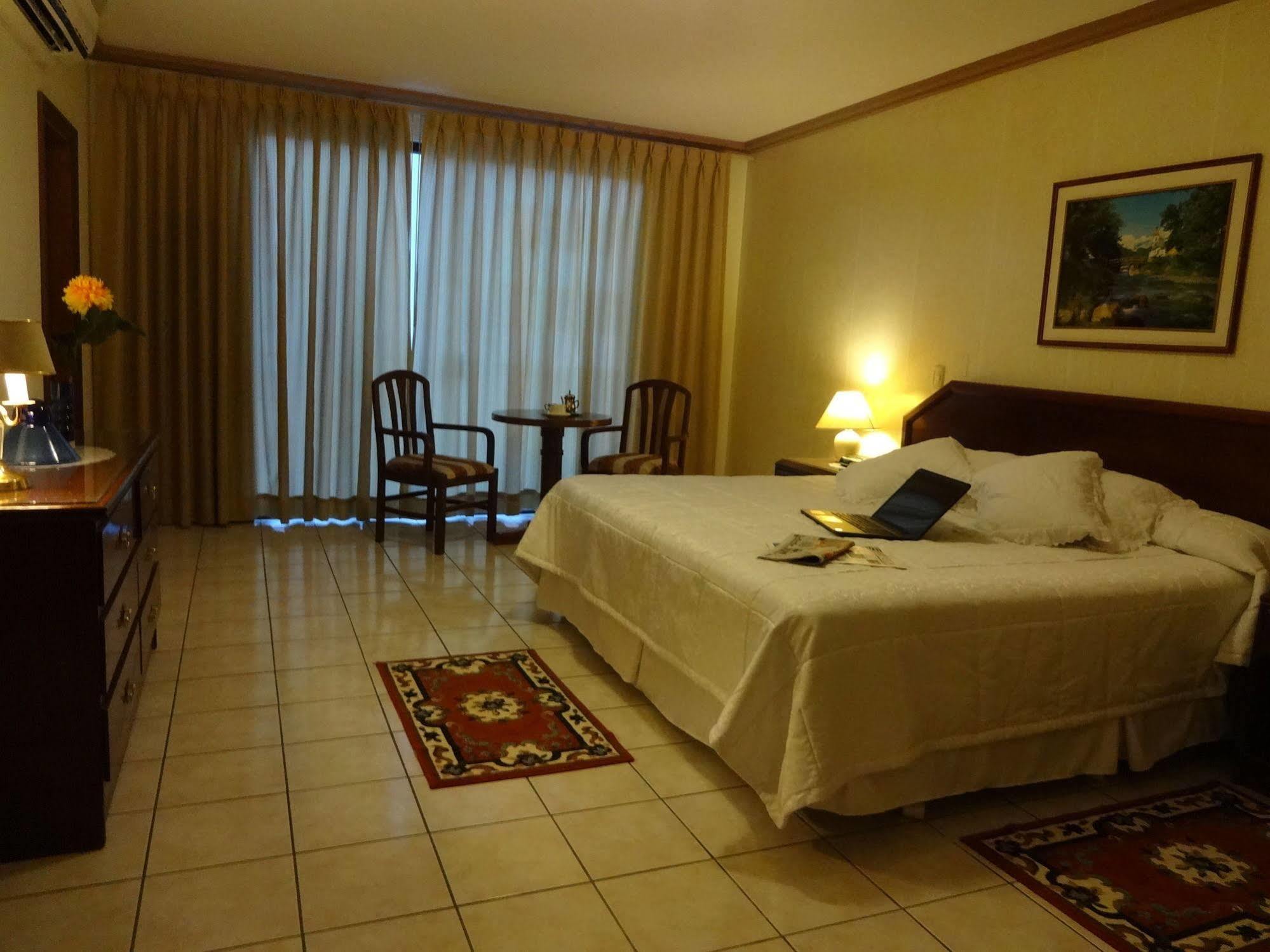 House Inn Apart Hotel Santa Cruz de La Sierra Luaran gambar